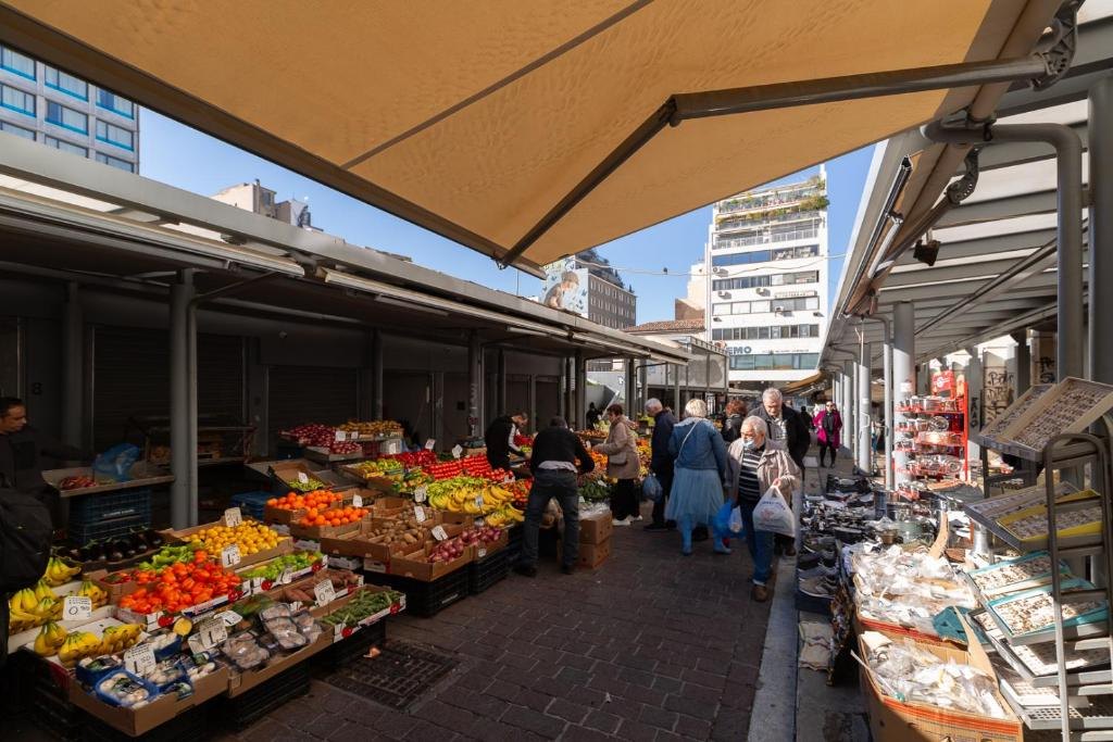 Η αγορά και η γειτονιά από ψηλά